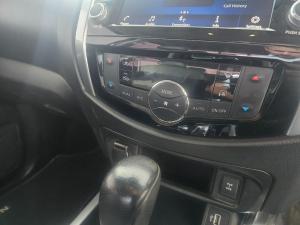 Nissan Navara 2.5DDTI LE/LE Plus automatic D/C - Image 15