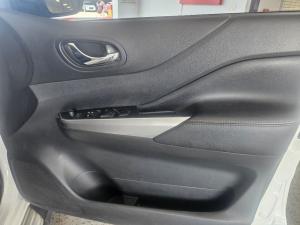 Nissan Navara 2.5DDTI LE/LE Plus automatic D/C - Image 22