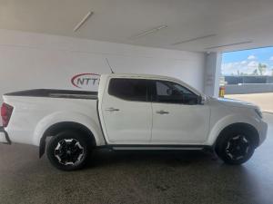 Nissan Navara 2.5DDTI LE/LE Plus automatic D/C - Image 3
