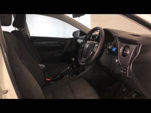 Toyota Corolla Quest 1.8 Plus manual - Image 10