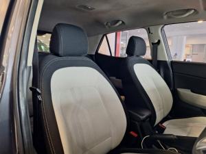 Hyundai Venue 1.0T Motion auto - Image 8