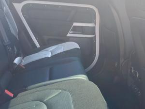 Land Rover Defender 110 P400 SE - Image 19