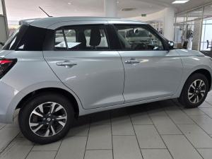 Suzuki Swift 1.2 GLX auto - Image 12