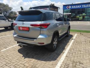 Toyota Fortuner 2.4GD-6 manual - Image 2