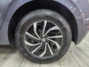 Volkswagen Polo hatch 1.0TSI Life auto - Image 4