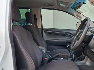 Isuzu D-Max 250 double cab 4x4 Hi-Ride - Image 8