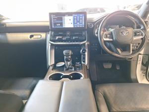 Toyota Land Cruiser 300 3.3D ZX - Image 6
