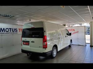 Toyota Quantum 2.8 SLWB panel van - Image 2