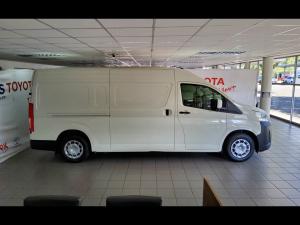 Toyota Quantum 2.8 SLWB panel van - Image 3