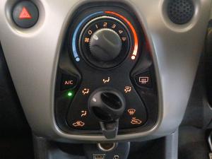 Toyota Aygo 1.0 X-Play - Image 13
