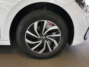 Volkswagen Polo hatch 1.0TSI Life auto - Image 10