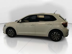 Volkswagen Polo hatch 1.0TSI Life auto - Image 4