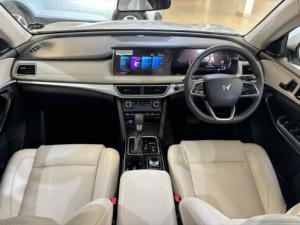 Mahindra XUV700 2.0T AX7 - Image 12