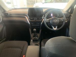 Toyota Urban Cruiser 1.5 XR manual - Image 13