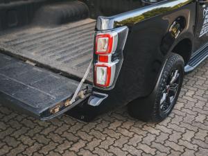 Isuzu D-Max 1.9TD double cab LS X-Rider manual - Image 11