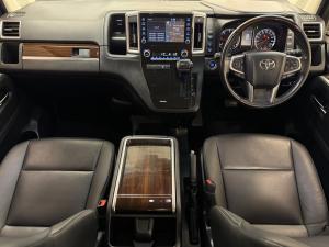 Toyota Quantum 2.8 LWB bus 6-seater VX Premium - Image 6