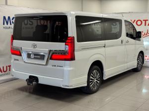 Toyota Quantum 2.8 LWB bus 6-seater VX Premium - Image 2