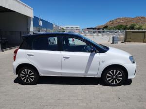 Toyota Etios hatch 1.5 Sport - Image 3