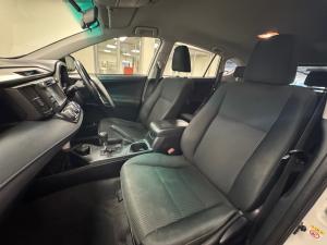 Toyota RAV4 2.0 GX auto - Image 7
