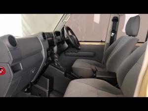 Toyota Land Cruiser 79 2.8GD-6 double cab - Image 7