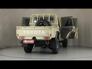 Toyota Land Cruiser 79 2.8GD-6 double cab - Image 24