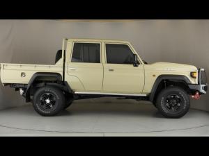 Toyota Land Cruiser 79 2.8GD-6 double cab - Image 3