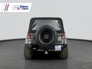 Jeep Wrangler Unltd Sahara 3.6L V6 automatic - Image 13
