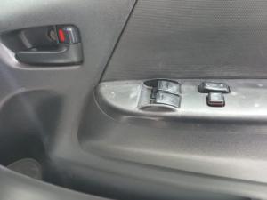 Toyota Quantum 2.5D-4D panel van - Image 10