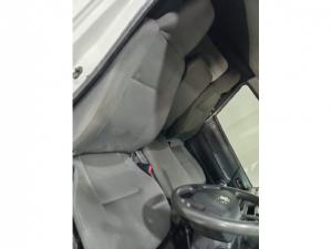 Toyota Quantum 2.5D-4D panel van - Image 9