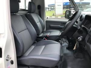Toyota Land Cruiser 79 2.8GD-6 single cab manual - Image 8