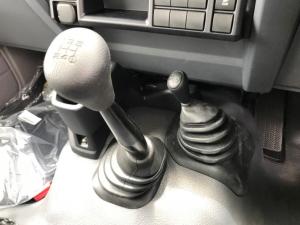 Toyota Land Cruiser 79 4.2D single cab - Image 11