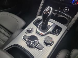 Alfa Romeo Stelvio 2.0T Veloce Q4 - Image 20