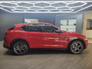 Alfa Romeo Stelvio 2.0T Veloce Q4 - Image 3