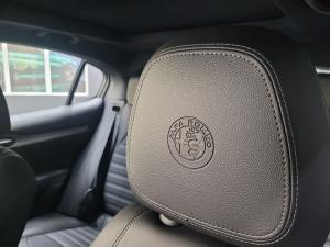 Alfa Romeo Stelvio 2.0T Veloce Q4 - Image 9