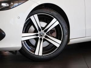 Mercedes-Benz C-Class C200 Avantgarde - Image 3