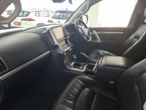 Toyota Land Cruiser 200 4.5D-4D V8 VX - Image 7