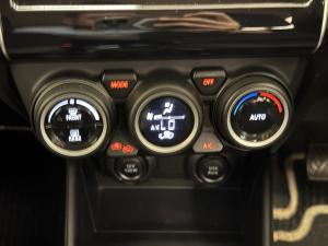 Suzuki Swift 1.2 GLX manual - Image 13