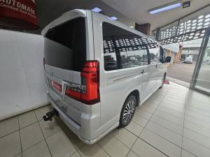 Toyota Quantum 2.8 LWB bus 6-seater VX Premium - Image 2
