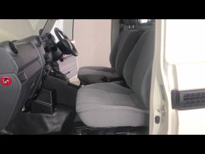 Toyota Land Cruiser 79 2.8GD-6 single cab auto - Image 11