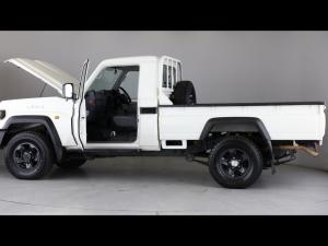Toyota Land Cruiser 79 2.8GD-6 single cab auto - Image 26