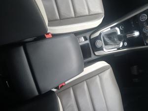 Volkswagen T-ROC 2.0 TSI Design 4MOT DSG - Image 12
