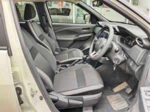 Nissan Magnite 1.0 Visia auto - Image 5