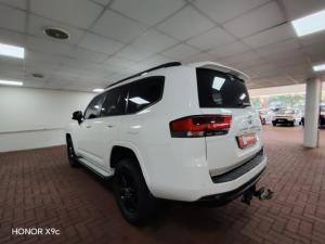 Toyota Land Cruiser Prado 2.8GD VX-R - Image 3