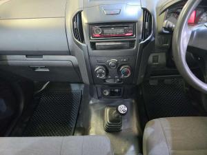 Isuzu D-Max Gen 6 250 single cab Fleetside safety - Image 12