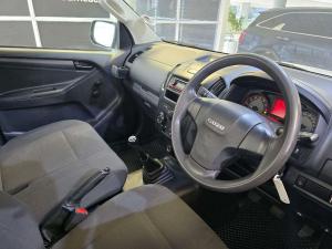 Isuzu D-Max Gen 6 250 single cab Fleetside safety - Image 13