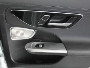 Mercedes-Benz C-Class C220d Avantgarde - Image 12