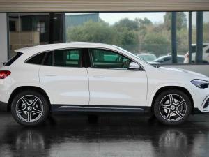 Mercedes-Benz GLA GLA200d Progressive - Image 4