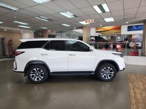 Toyota Fortuner 2.4GD-6 4x4 - Image 3