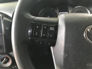 Toyota Hilux 2.4 GD-6 RB Raider automaticE/CAB - Image 9