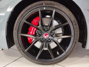 Honda Civic Type R - Image 13